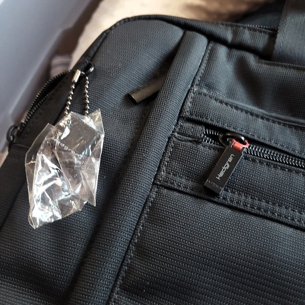 Hedgren Black Laptop Briefcase Business Bag Belgium NEW Career Tech Work Strap‎